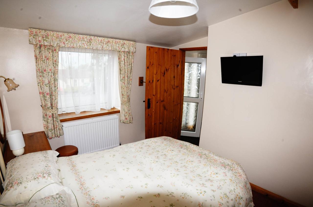 Greyfield Farm Cottages Farmborough Экстерьер фото
